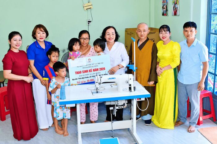 Bà Tám một đời tận tụy cống hiến, hỗ trợ cho phụ nữ và trẻ em. Ảnh do nhân vật cung cấp