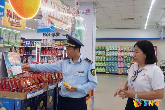 Việc kiểm tra nguồn gốc, xuất xứ hàng hóa góp phần bảo vệ quyền lợi người tiêu dùng. Ảnh: DUY CA