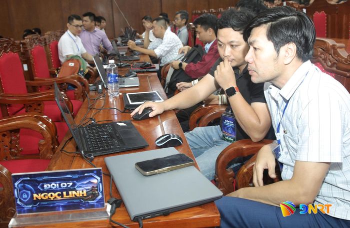 Các đội thực hành điều tra, truy vết, xử lý sự cố tại hội nghị diễn tập. Ảnh: ĐẮC MẠNH