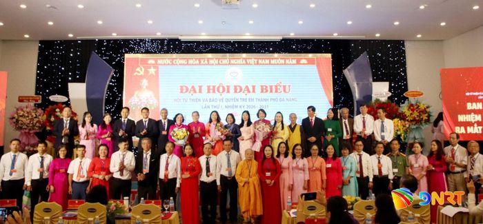 Ban Chấp hành Hội Từ thiện và Bảo vệ quyền trẻ em thành phố khóa I ra mắt tại đại hội. Ảnh: TRỌNG HUY