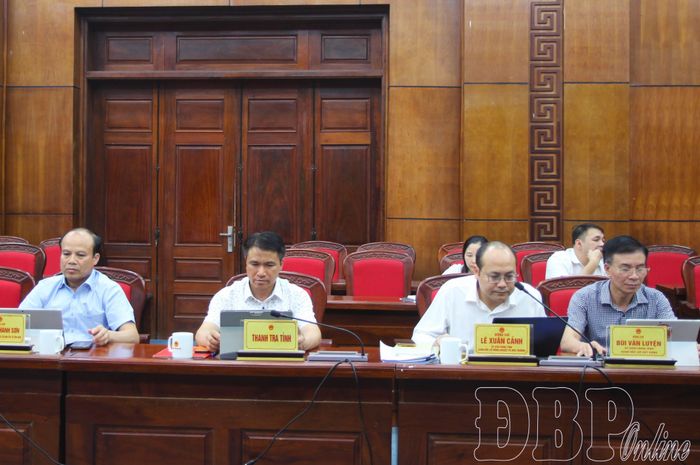 Đại biểu tham dự phiên họp.