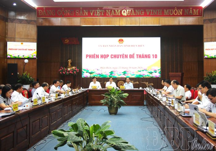 Quang cảnh phiên họp.
