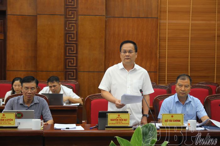 Lãnh đạo Sở Nội vụ tham gia ý kiến tại phiên họp.