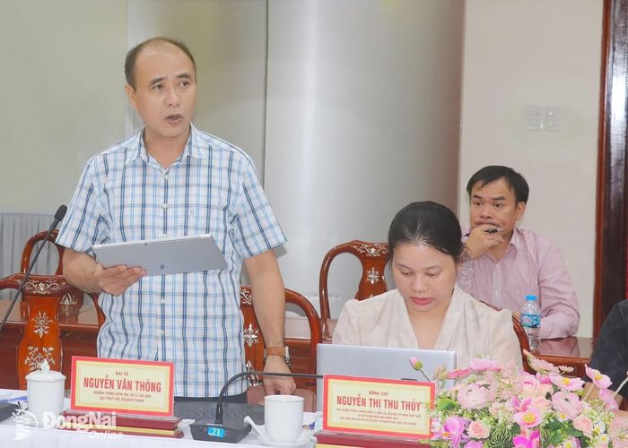 Thành viên đoàn kiểm tra phát biểu đóng góp ý kiến. Ảnh: An Nhơn