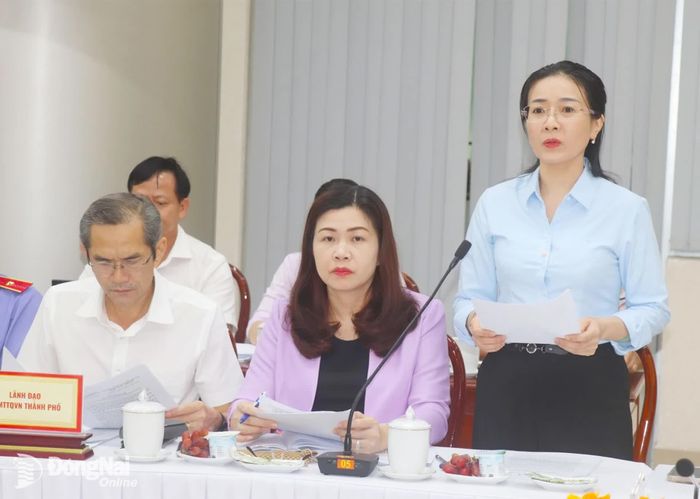 Thành ủy viên, Giám đốc Sở Tư pháp thành phố Phạm Thị Bích Thủy thông tin kết quả thực hiện công tác tổ chức thi hành pháp luật và theo dõi thi hành văn bản quy phạm pháp luật. Ảnh: An Nhơn