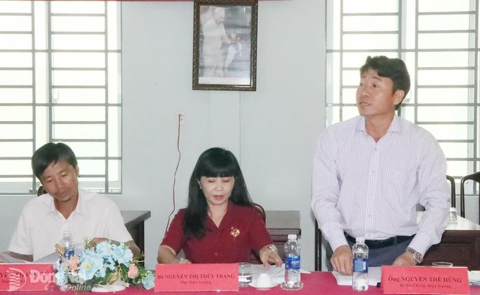 Hiệu trưởng Trường Phổ thông Dân tộc nội trú THCS và THPT Bù Gia Mập Nguyễn Thế Hùng phát biểu tại buổi giám sát. Ảnh: Quang Minh