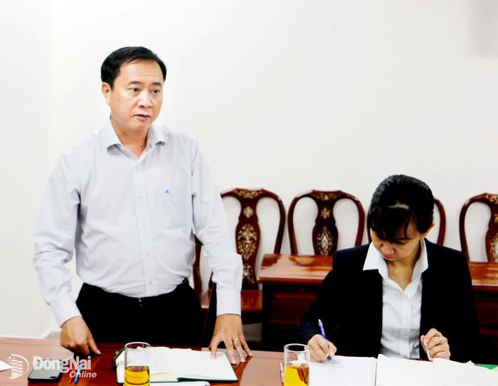 Thành viên dự họp phát biểu ý kiến. Ảnh: Văn Truyên