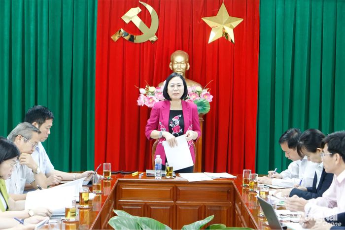 Thành ủy viên, Phó Chủ tịch UBND thành phố Nguyễn Thị Hoàng, Trưởng Ban đại diện Hội đồng quản trị Ngân hàng Chính sách xã hội thành phố Đồng Nai phát biểu tại hội nghị. Ảnh: Văn Truyên