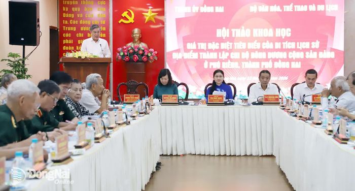 Ủy viên Ban Thường vụ Thành ủy, Trưởng ban Tuyên giáo Thành ủy Dương Minh Dũng phát biểu đề dẫn hội thảo. Ảnh: My Ny