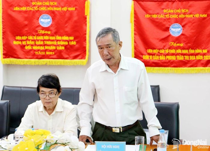 Chủ tịch Hội Hữu nghị Việt Nam - Campuchia thành phố Đồng Nai Trần Thanh Hùng phát biểu tại hội nghị. Ảnh: Văn Truyên