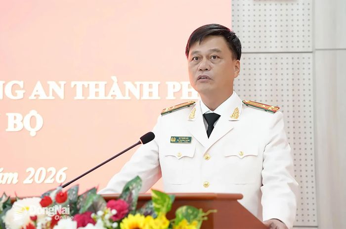Thượng tá Võ Thanh Hải phát biểu nhận nhiệm vụ. Ảnh: Đ.A