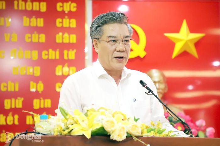 Ủy viên Ban Thường vụ Thành ủy, Trưởng ban Tuyên giáo Thành ủy Dương Minh Dũng phát biểu đề dẫn hội thảo. Ảnh: My Ny