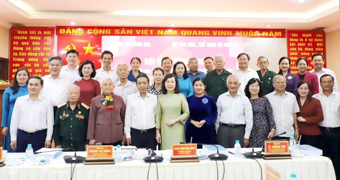 Các đại biểu chụp hình tại hội thảo. Ảnh: My Ny