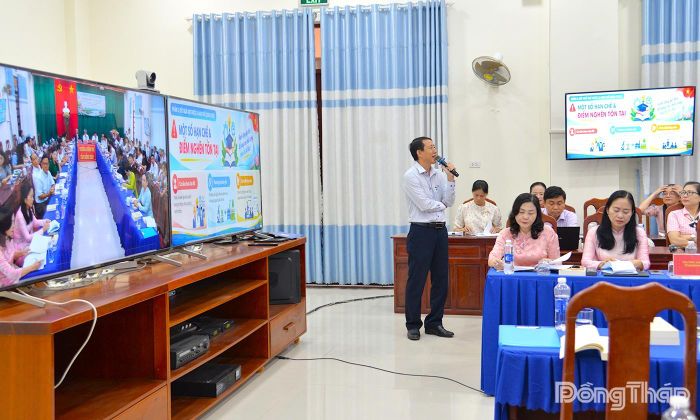 Đại biểu trình bày tham luận. 