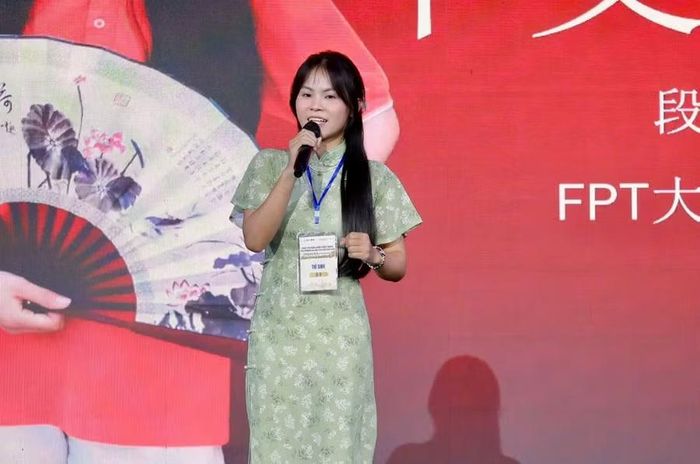 Sinh viên Đoàn Thị Hồng Như (Trường Đại học FPT cơ sở Quy Nhơn) tham gia tranh tài tại cuộc thi hùng biện tiếng Trung năm 2026. Ảnh: NVCC