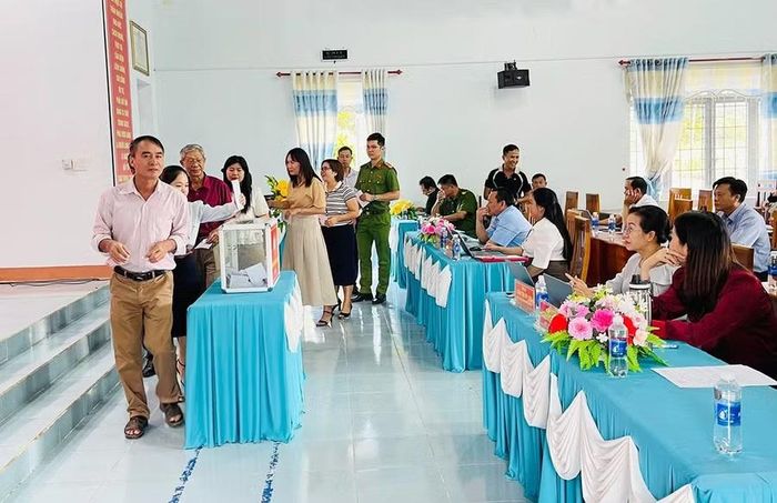 Các đại biểu tham gia ủng hộ tại lễ phát động. Ảnh: Phạm Ngọc