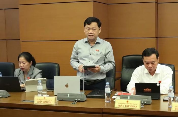  ĐB Trần Kim Kha đề nghị bổ sung cơ chế bồi thường thiệt hại khi giấy chứng nhận quyền sử dụng đất bị thu hồi do lỗi của cơ quan nhà nước. Ảnh: Đoàn ĐBQH tỉnh Gia Lai 