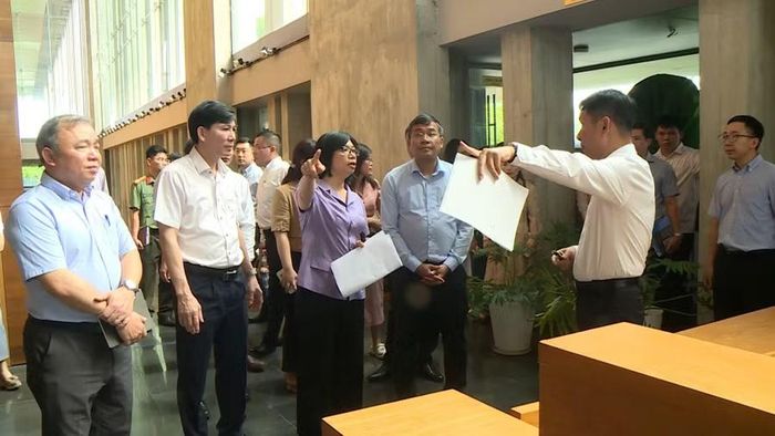  Đoàn công tác Ban Thư ký và các tiểu ban APEC 2027 cùng lãnh đạo UBND tỉnh Gia Lai kiểm tra thực tế công tác chuẩn bị cơ sở vật chất tại Trung tâm hội nghị tỉnh. Ảnh: Hoàng Vũ 