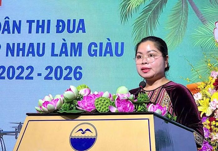 Chủ tịch Hội Nông dân tỉnh Rơ Chăm H'Hồng phát biểu tại hội nghị. Ảnh: Hồng Thương