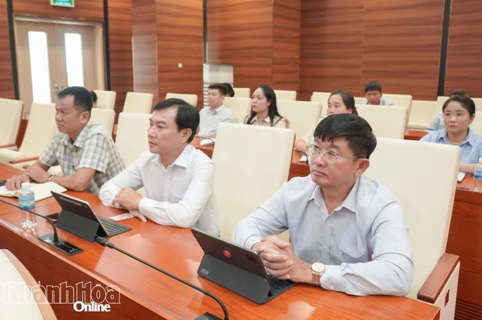 Các đại biểu tham dự hội nghị.