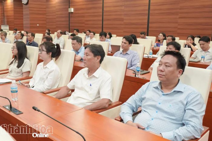 Các đại biểu tham dự hội nghị.