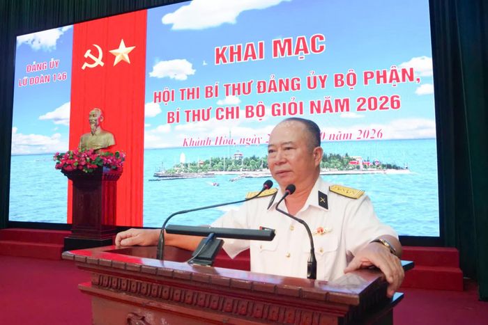 Đại tá Phạm Văn Thọ phát biểu chỉ đạo hội thi.