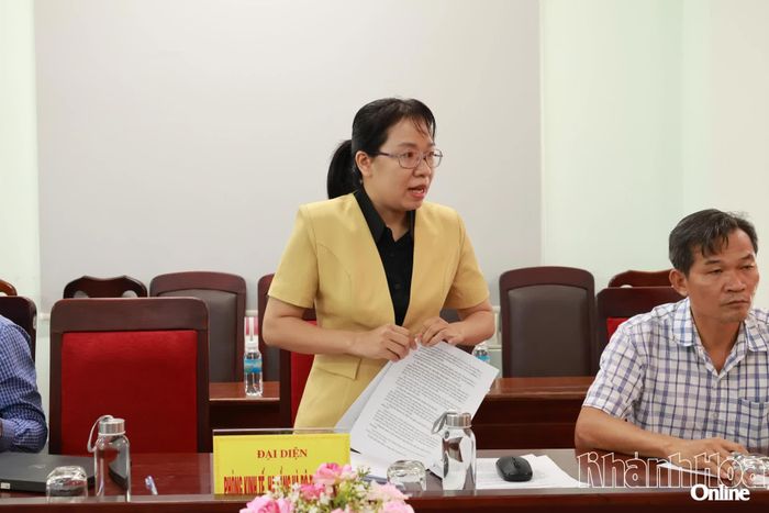 Đại diện Phòng Kinh tế, Hạ tầng và Đô thị phường Hòa Thắng phát biểu tại buổi làm việc.