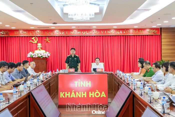 Đồng chí Thiếu tướng Hồ Văn Hương phát biểu tại buổi làm việc.