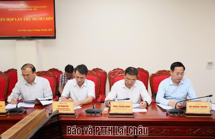Các đại biểu dự phiên họp. 