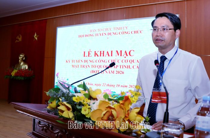 Đồng chí Vũ Thanh Xuân - Phó trưởng Ban Tổ chức Tỉnh ủy phát biểu khai mạc kỳ thi tuyển dụng.