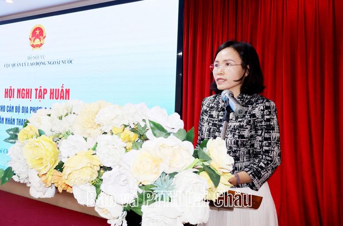 Đồng chí Nguyễn Thị Thủy - Phó Giám đốc Sở Nội vụ phát biểu tại hội nghị.