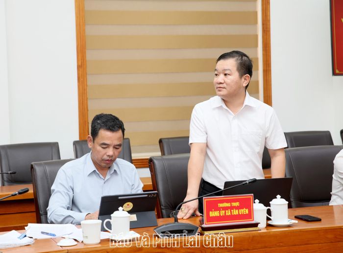Lãnh đạo xã Tân Uyên phát biểu tại buổi làm việc. 