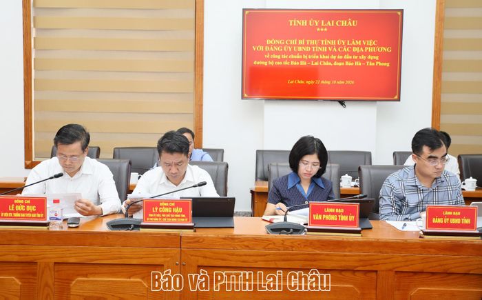 Các đại biểu dự buổi làm việc. 