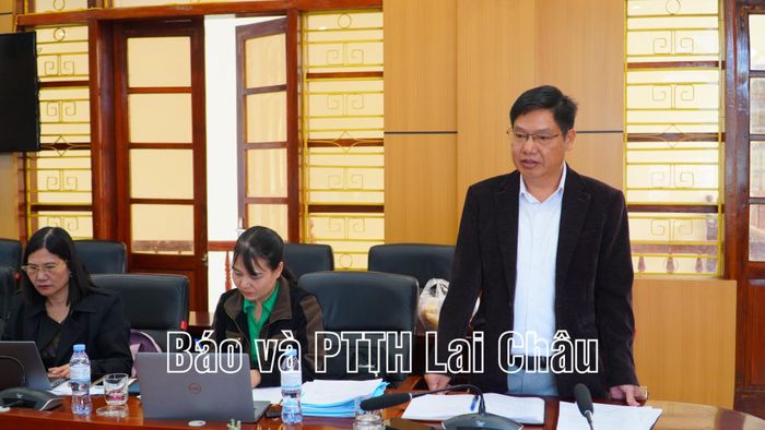 Lãnh đạo xã Sìn Hồ báo cáo tình hình vệ sinh ATTP.