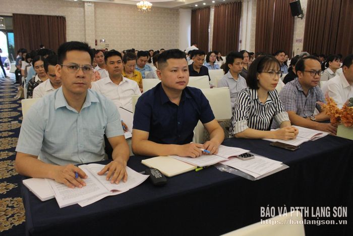 Các đại biểu dự hội nghị