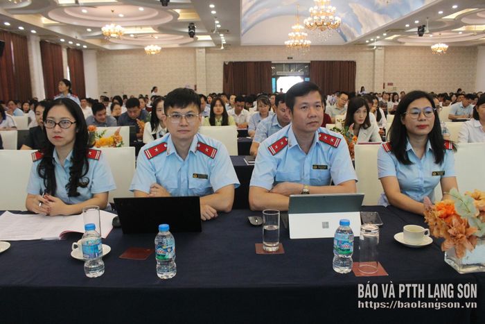 Các đại biểu dự hội nghị