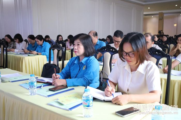 Các đại biểu dự hội nghị