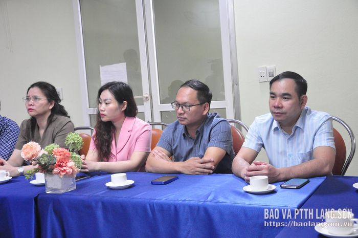 Lãnh đạo các sở, ngành và đại diện lãnh đạo các tổ chức chính trị - xã hội trên địa bàn tỉnh tham gia khảo sát