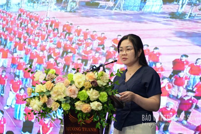 Đại diện Trường Tiểu học Bắc Sơn trình bày tham luận tại hội thảo