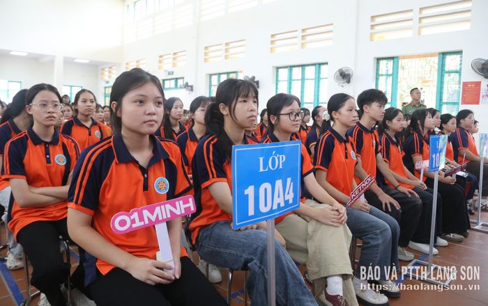 Học sinh Trường THPT Dân tộc nội trú tỉnh tham dự chiến dịch phát động