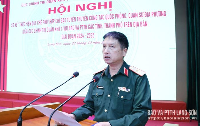 Thiếu tướng Dương Văn Quang, Phó Chính ủy Quân khu 1 phát biểu tại hội nghị
