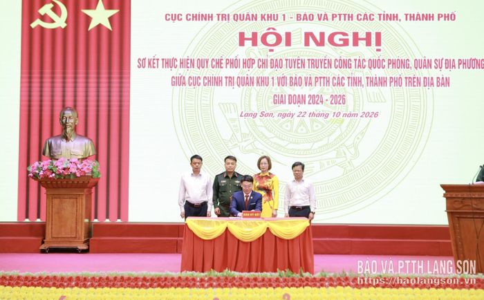 Lãnh đạo Cục Chính trị, Quân khu 1, lãnh đạo Báo và PTTH các tỉnh, thành phố trên địa bàn Quân khu ký kết Quy chế phối hợp chỉ đạo tuyên truyền công tác quốc phòng, quân sự địa phương giai đoạn 2026 - 2028