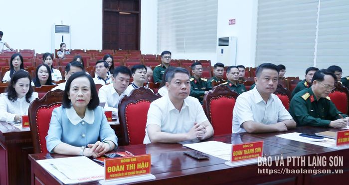 Các đại biểu dự hội nghị