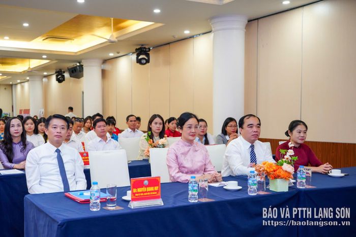 Đại biểu dự chương trình