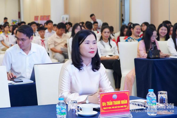 Đồng chí Trần Thanh Nhàn, Phó Chủ tịch UBND tỉnh tham dự chương trình