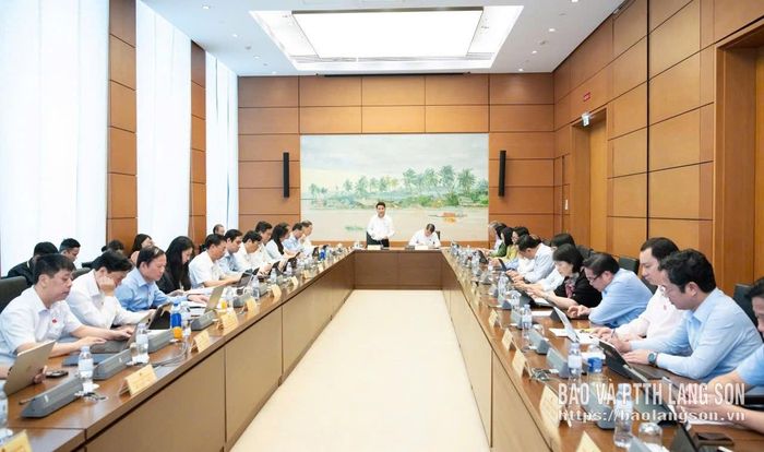 Toàn cảnh phiên thảo luận tại tổ 3