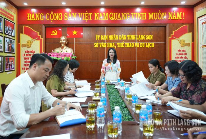 Các đại biểu tham dự cuộc họp