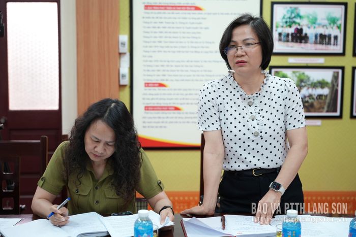 Lãnh đạo Báo và Đài PTTH Lạng Sơn phát biểu ý kiến tại cuộc họp