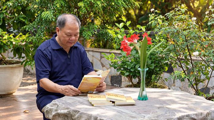 Nhà thơ Hồng Thạo và tập thơ "Gửi một vòng tay "– gửi gắm tình yêu quê hương, niềm tự hào về miền biên viễn Lào Cai.