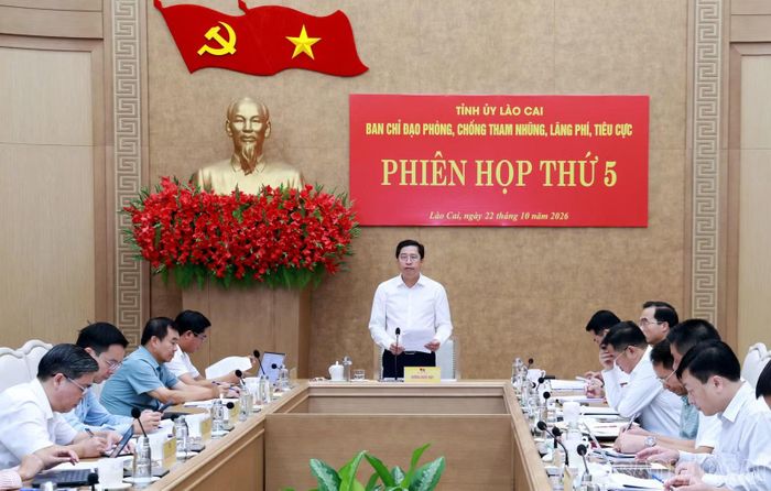 Đồng chí Dương Quốc Huy - Ủy viên Ban Chấp hành Trung ương Đảng, Bí thư Tỉnh ủy, Trưởng Ban chỉ đạo tỉnh phát biểu kết luận phiên họp.